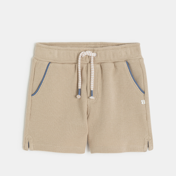 شورت قطني اللون بيج للولد الرضيع ومرسوم عليه خلية نحل 